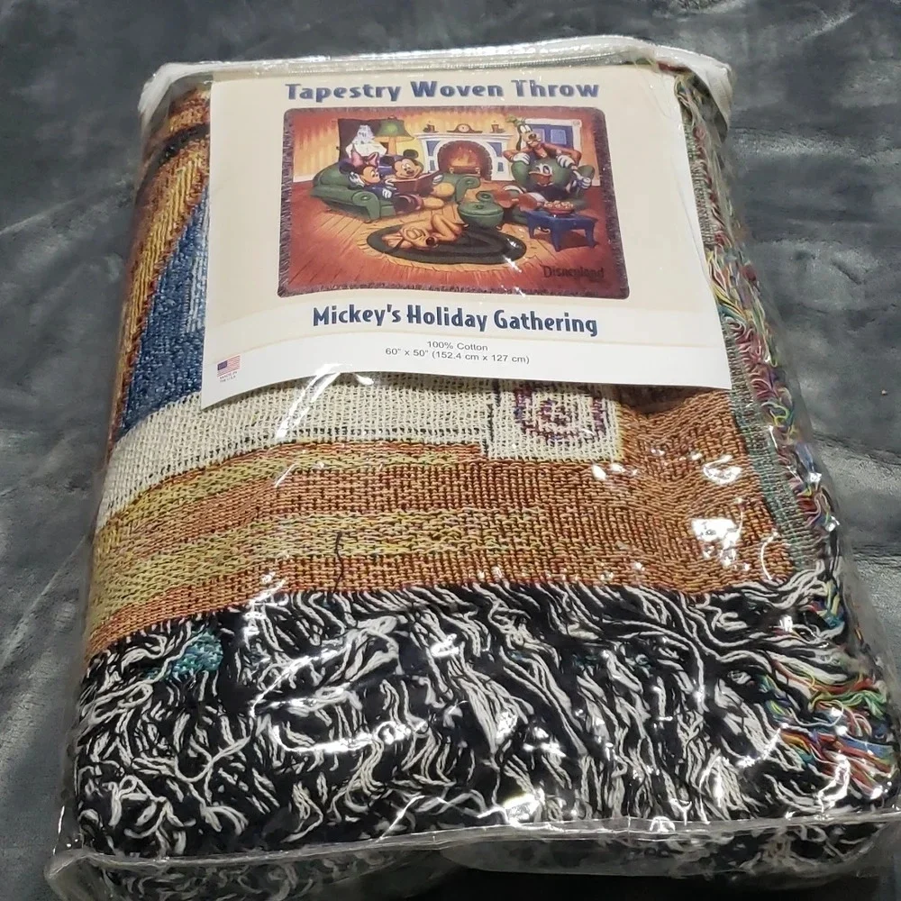 Disney Holiday Throw 60